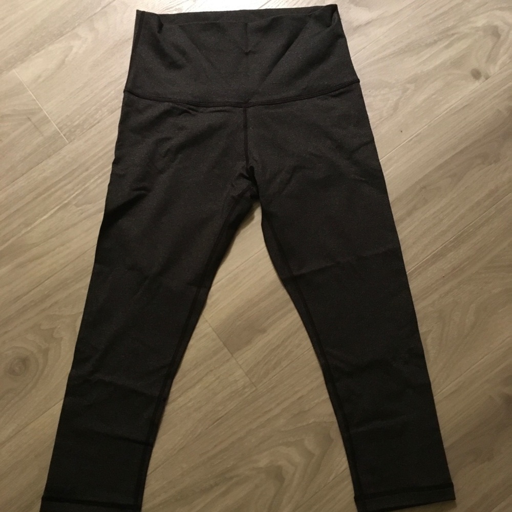 NEW Lululemon Wunder under roll-down crop size 4